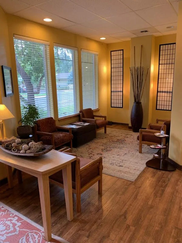 The patient waiting area at {PRACTICE_NAME}